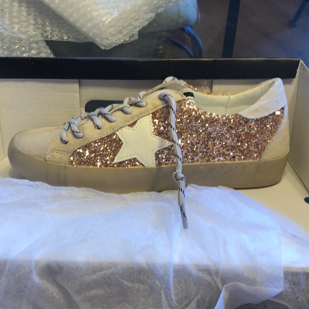 Shushop Qandra Rose Gold Women’s size 7 sneakers